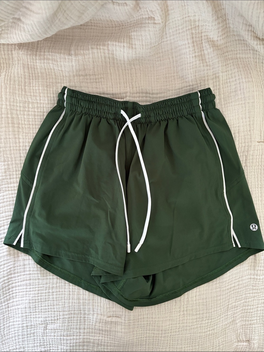 Lululemon Court Rival High Rise Short 3”. Size 2. Color Ivy grove white stripe